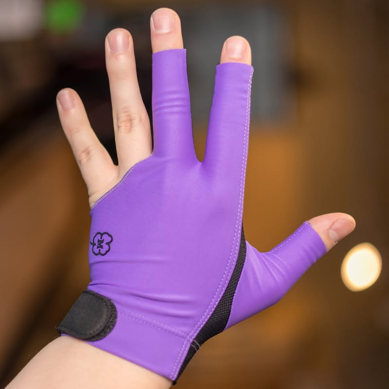Four-leaf clover pink glove