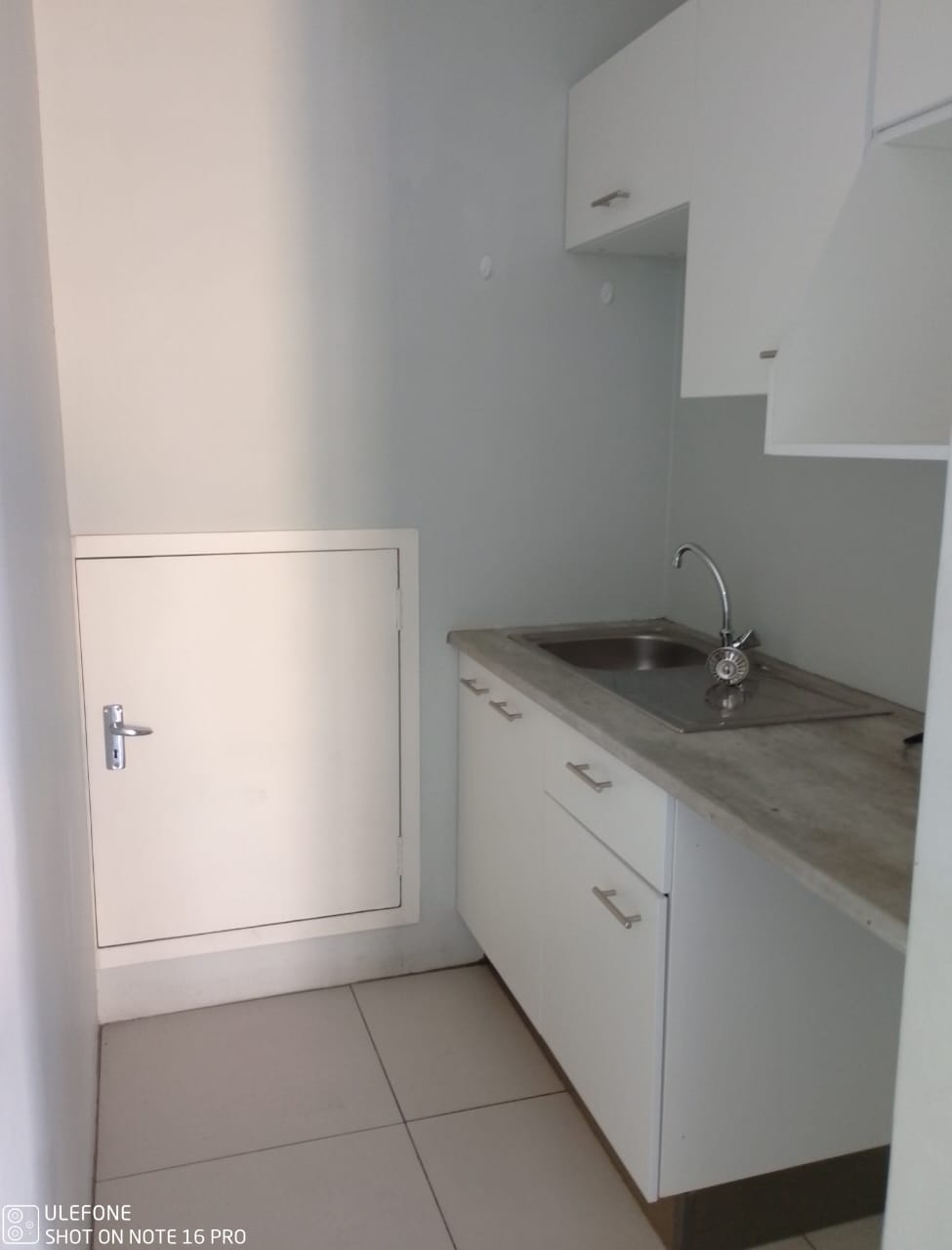 Unit 6 kitchenette